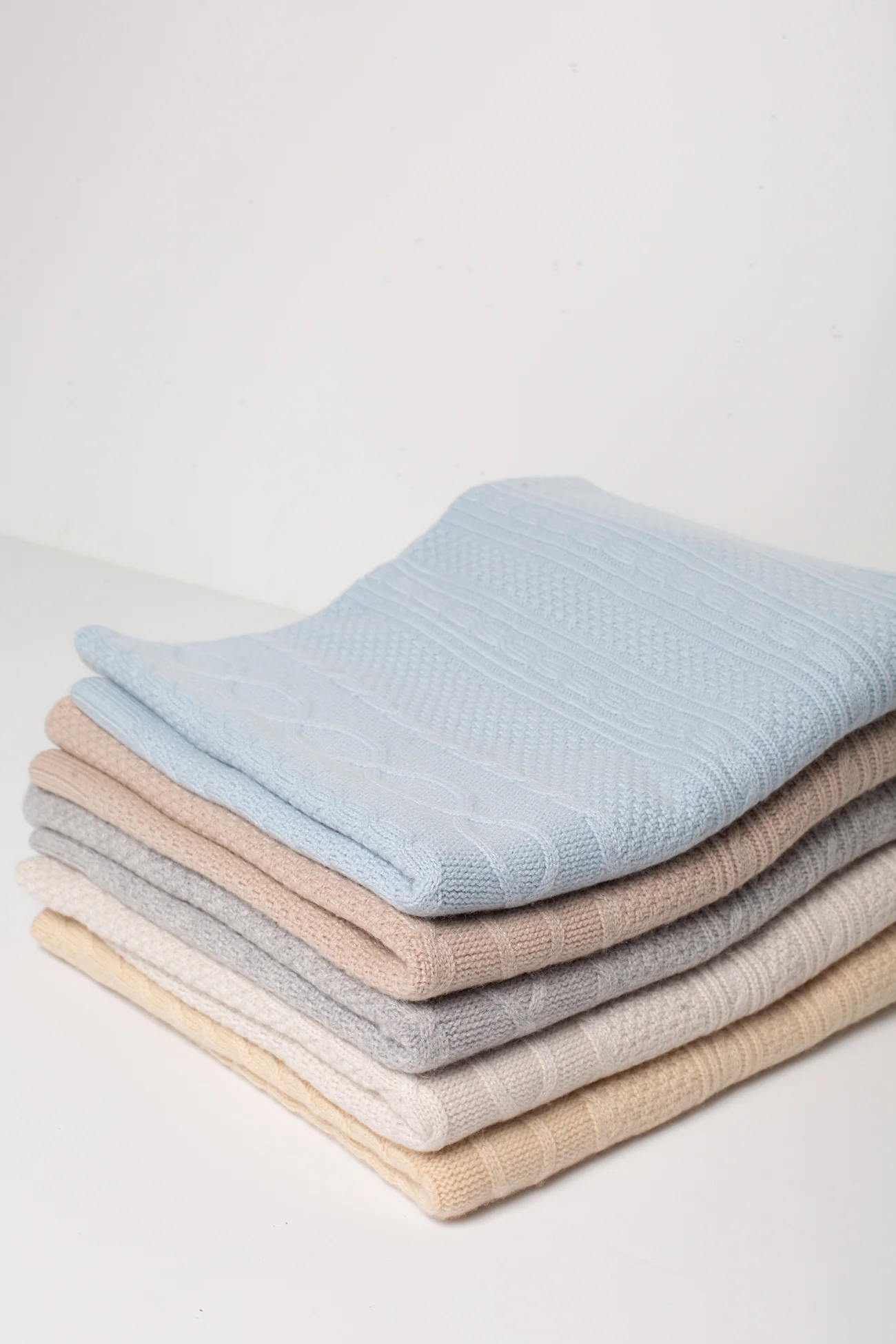 CABLE CASHMERE BABY BLANKET - Image 16