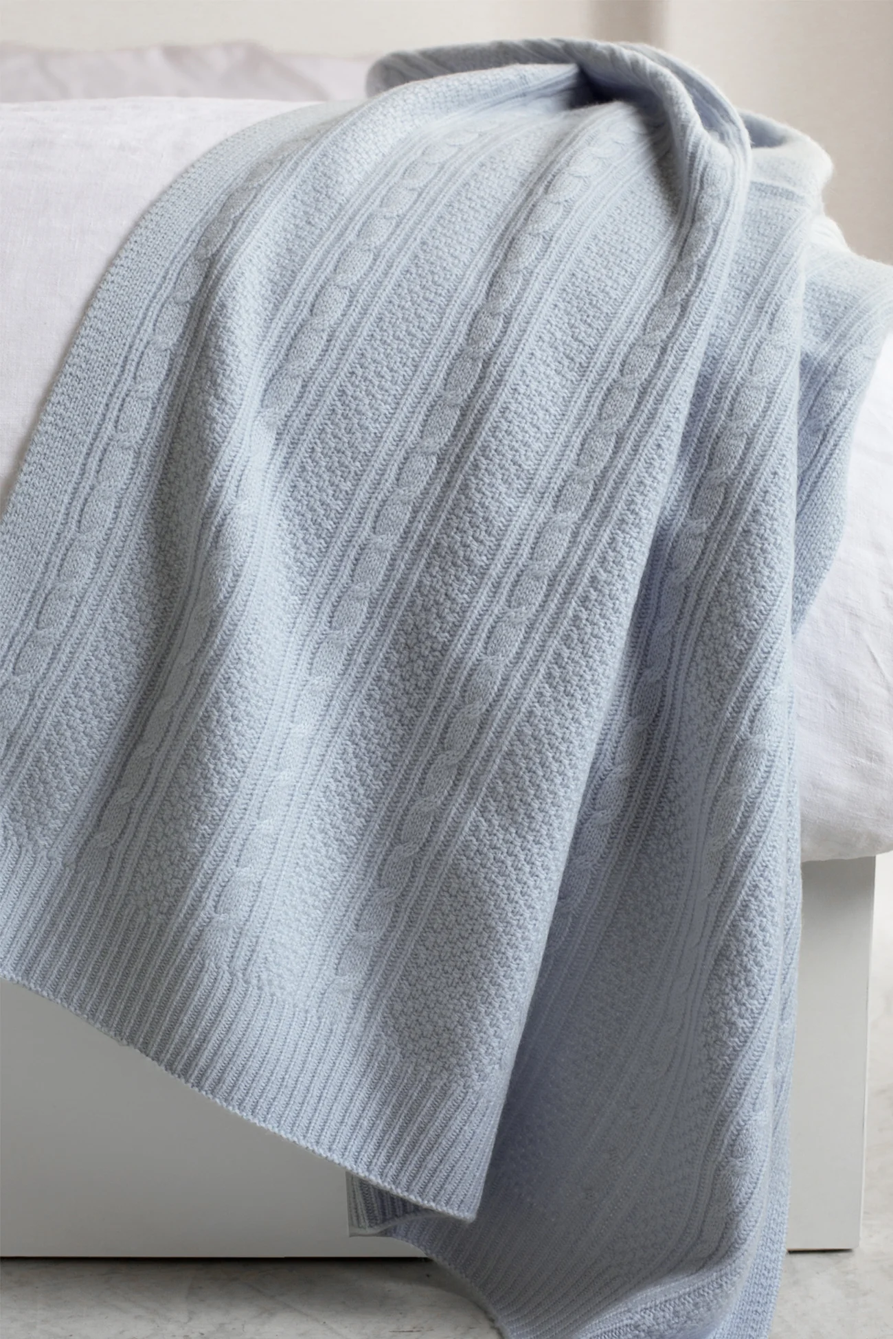 CABLE CASHMERE BABY BLANKET - Image 17