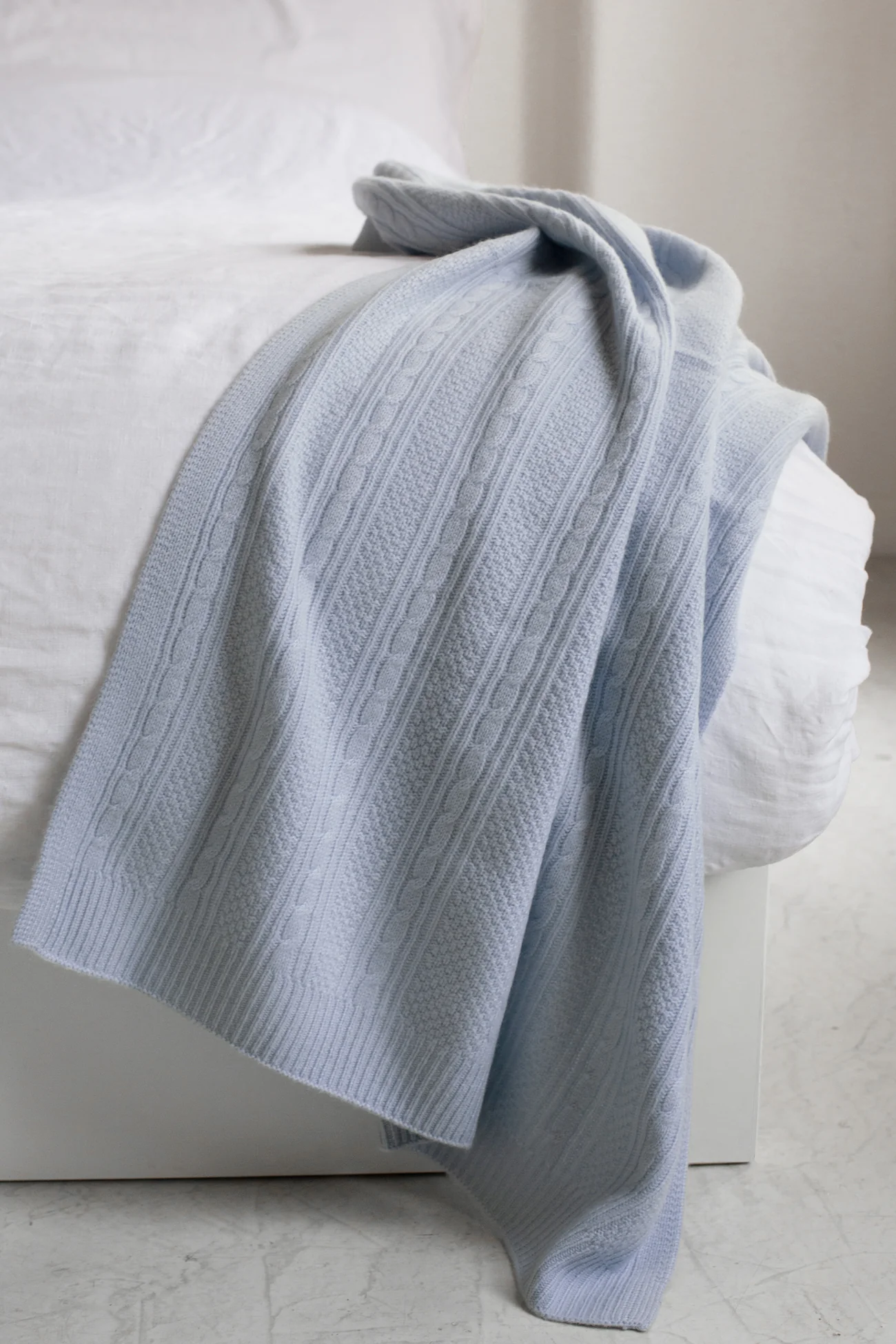 CABLE CASHMERE BABY BLANKET - Image 18