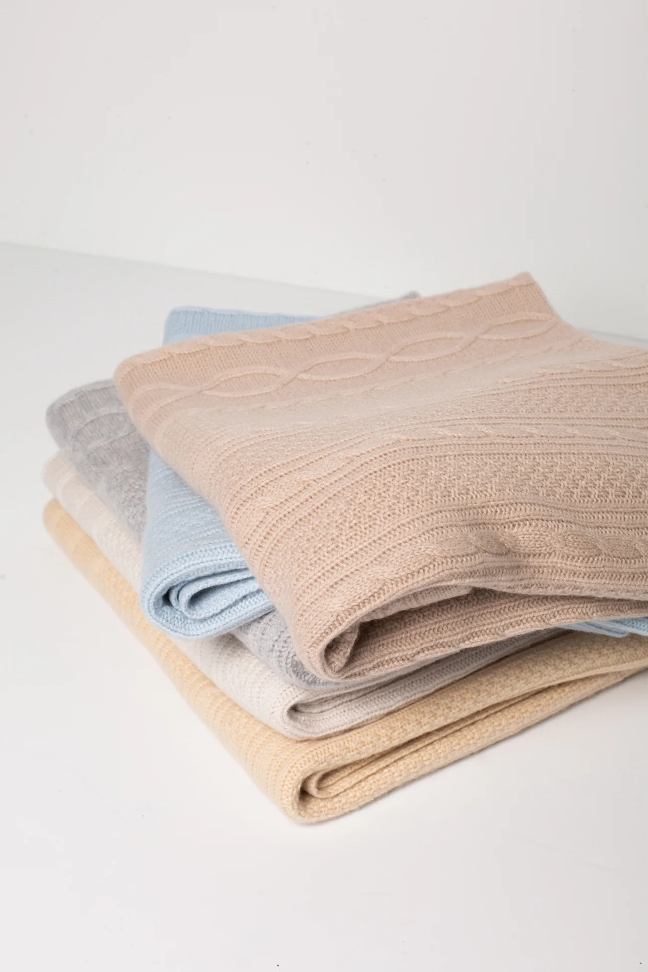 CABLE CASHMERE BABY BLANKET - Image 20