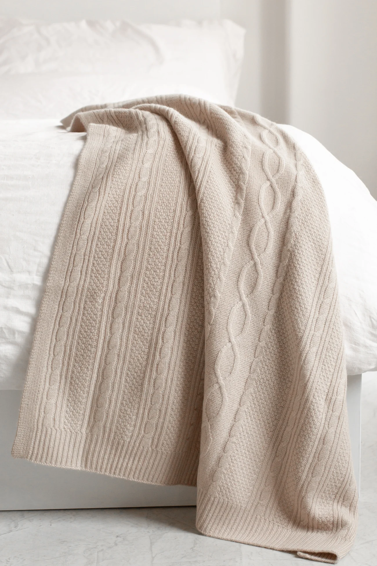 CABLE CASHMERE BABY BLANKET - Image 21