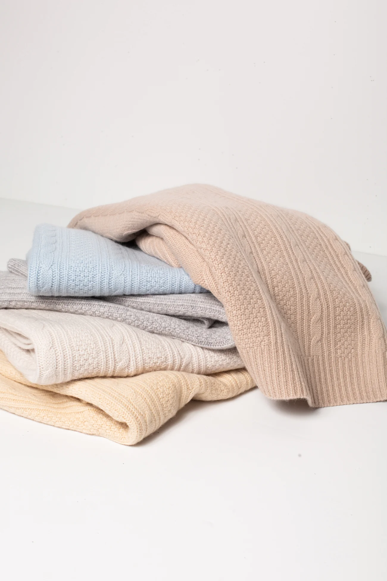 CABLE CASHMERE BABY BLANKET - Image 22