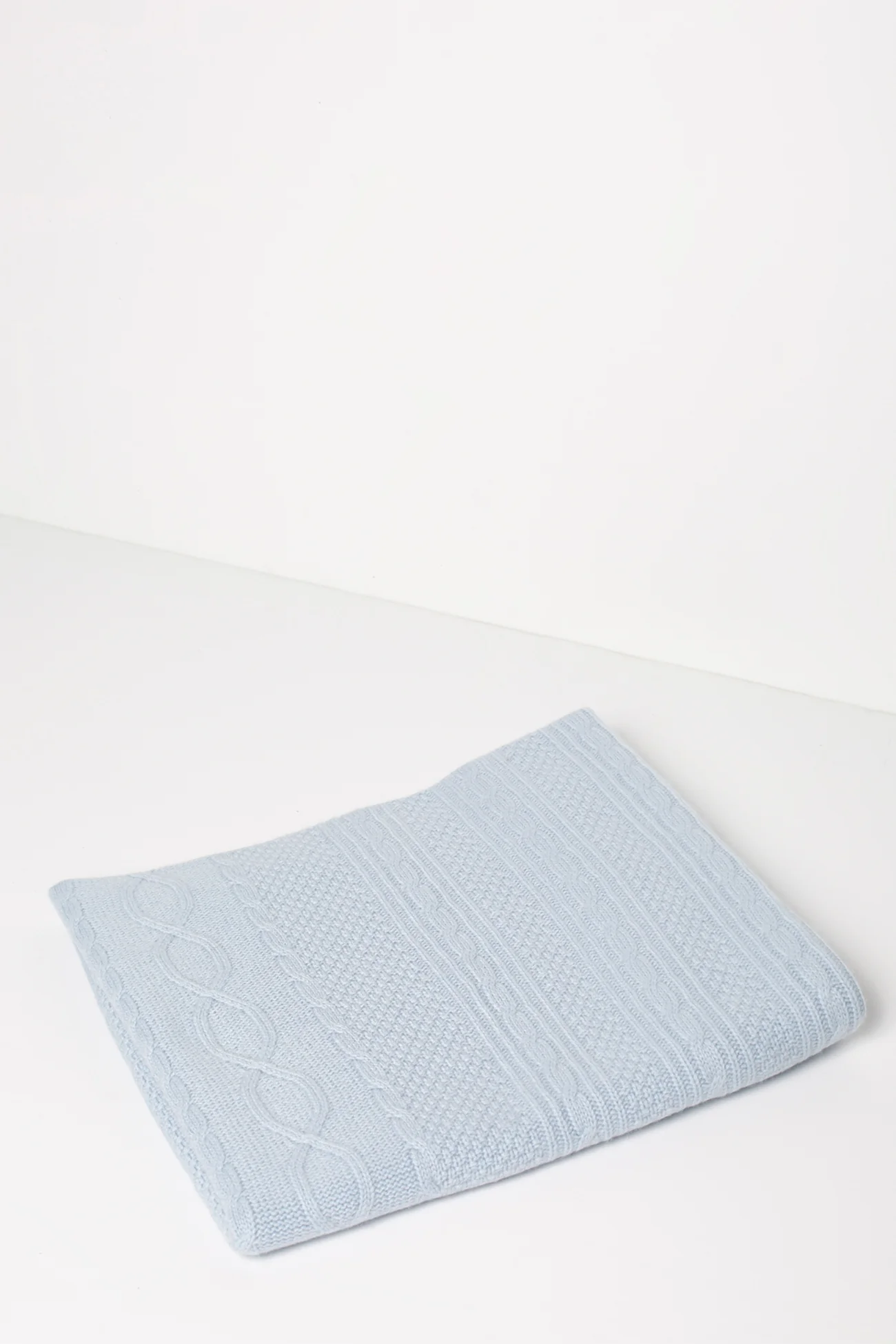 CABLE CASHMERE BABY BLANKET - Image 3
