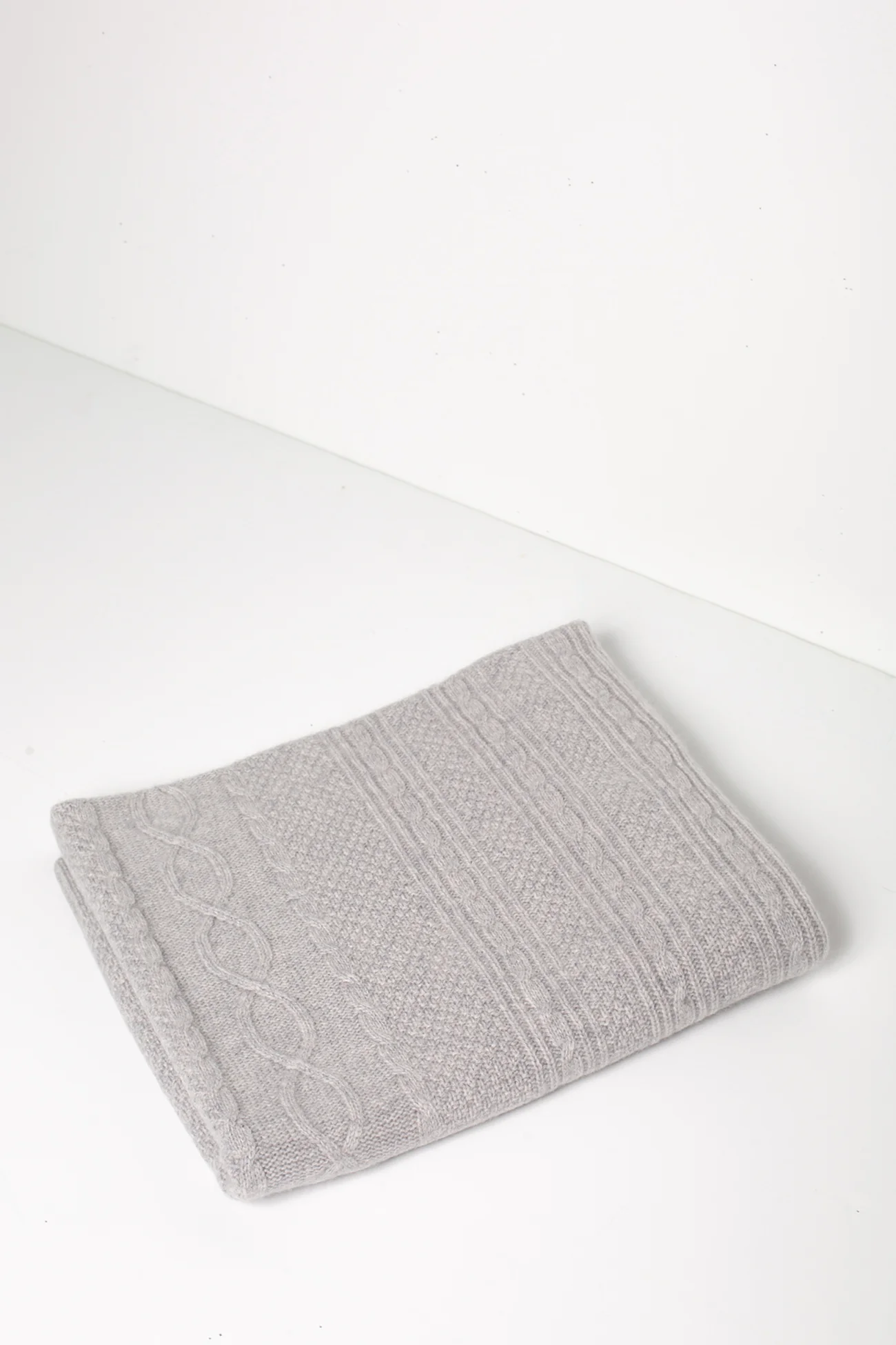 CABLE CASHMERE BABY BLANKET - Image 4