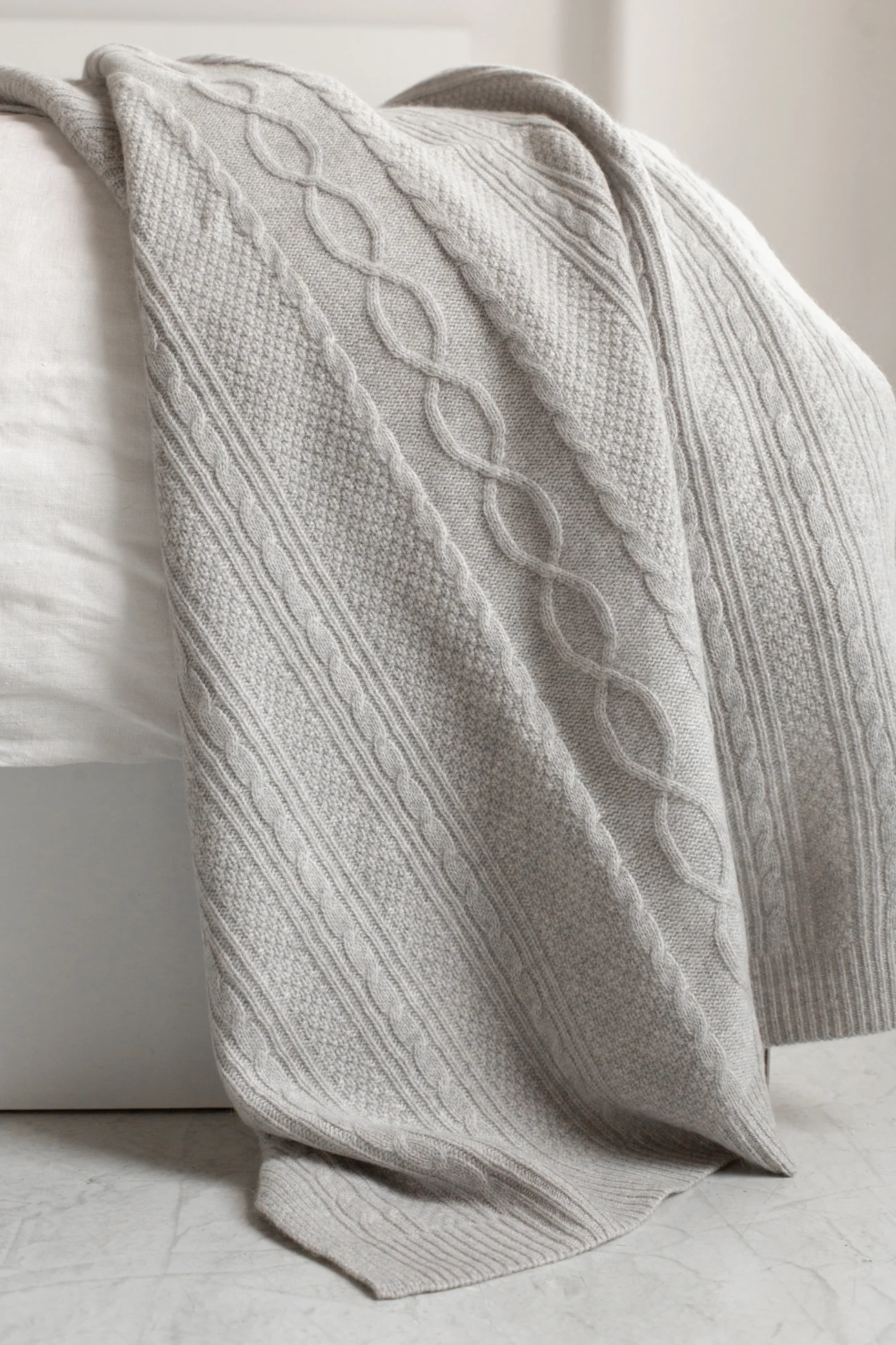 CABLE CASHMERE BABY BLANKET - Image 7