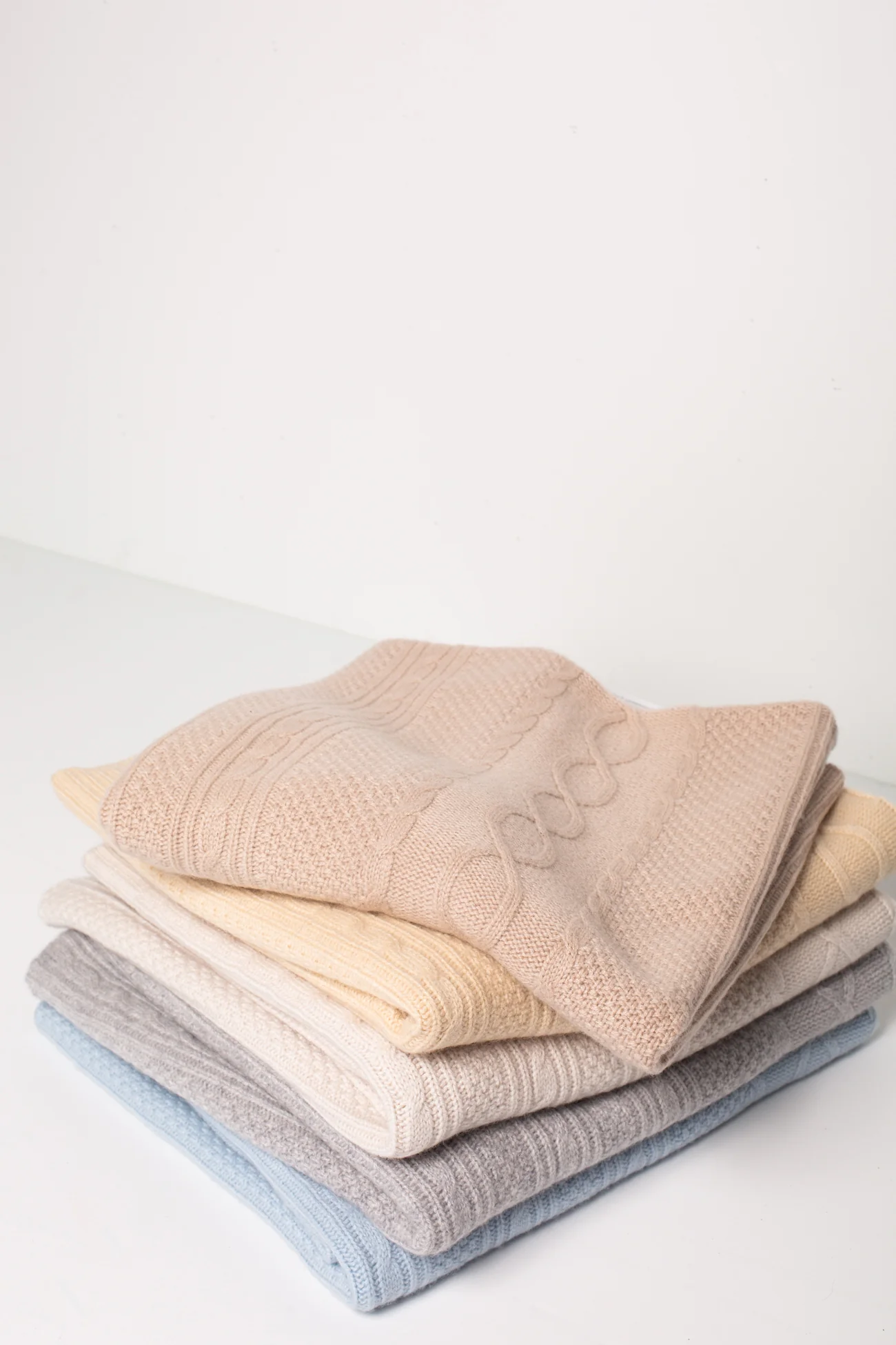 CABLE CASHMERE BABY BLANKET - Image 9