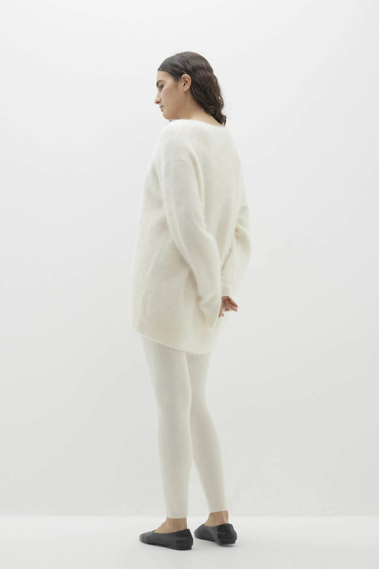 GLADYS BRUSHED CASHMERE V-NECK SWEATER - Image 14