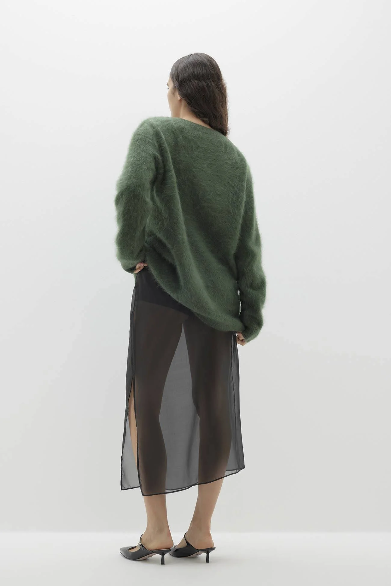 GLADYS BRUSHED CASHMERE V-NECK SWEATER - Image 17