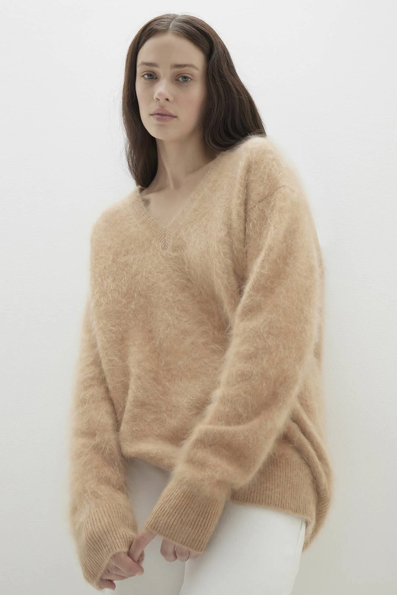 GLADYS BRUSHED CASHMERE V-NECK SWEATER - Image 3