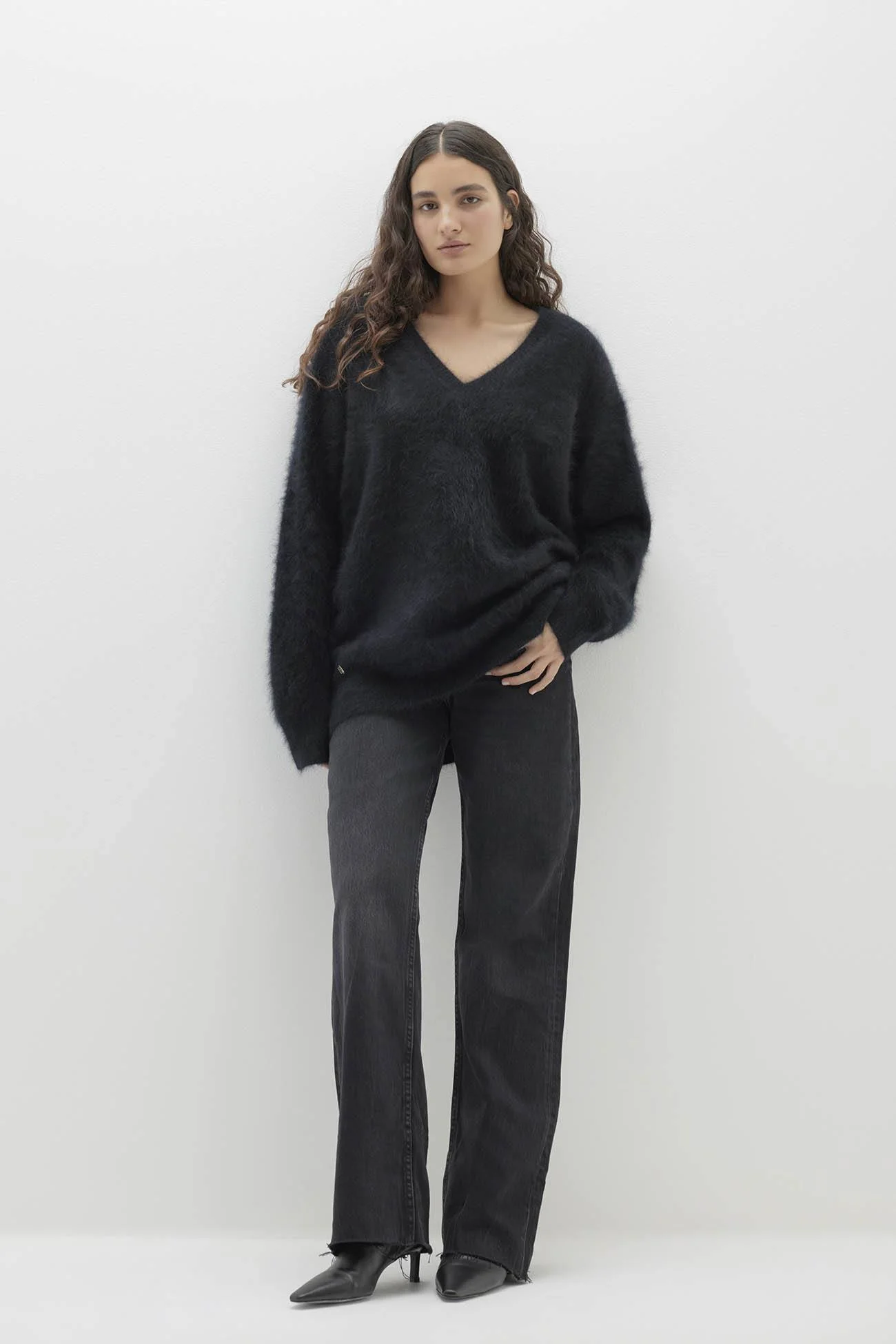 GLADYS BRUSHED CASHMERE V-NECK SWEATER - Image 6