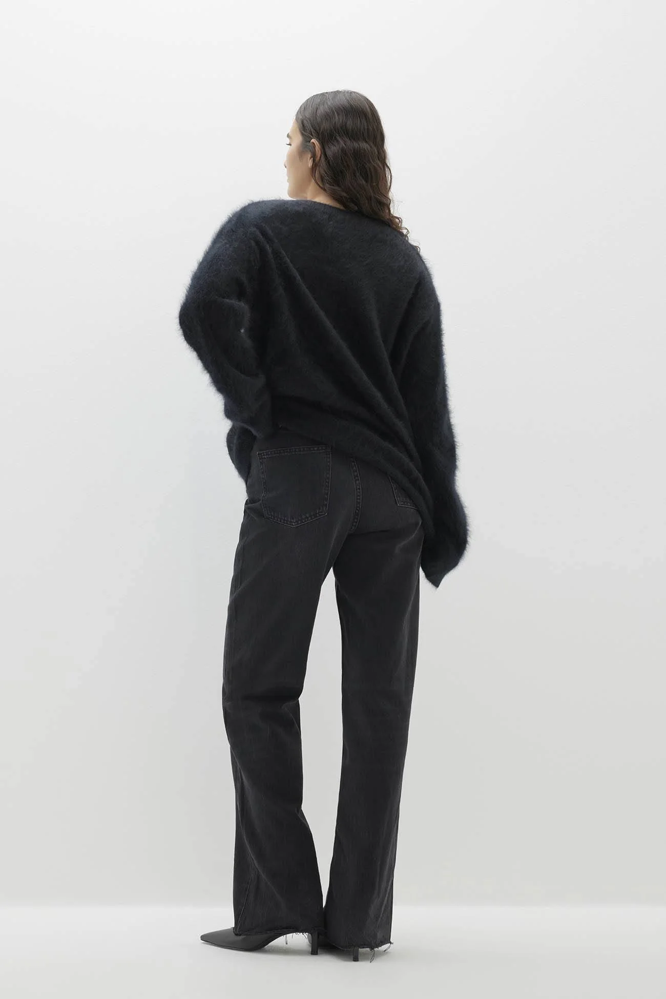 GLADYS BRUSHED CASHMERE V-NECK SWEATER - Image 7