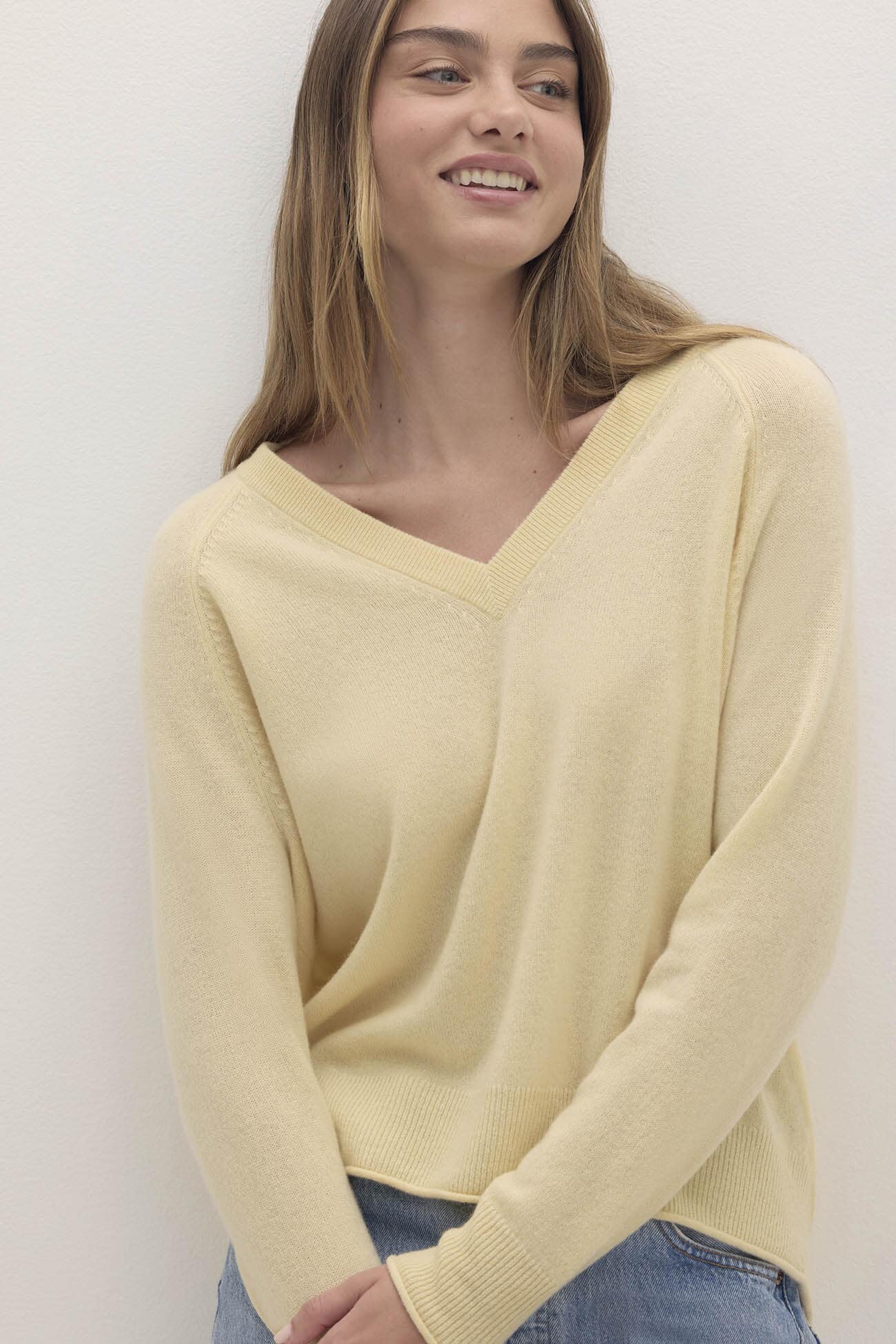 HARLYN CASHMERE V-NECK SWEATER - Image 10