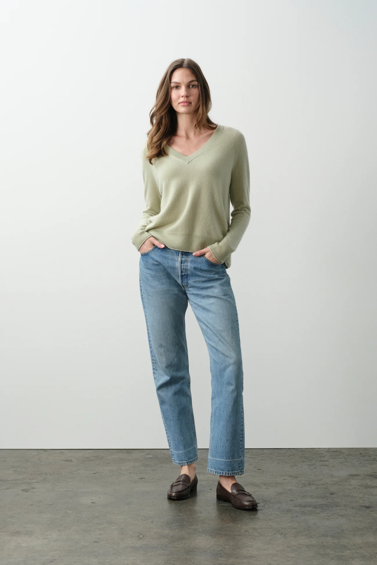 HARLYN CASHMERE V-NECK SWEATER - Image 20