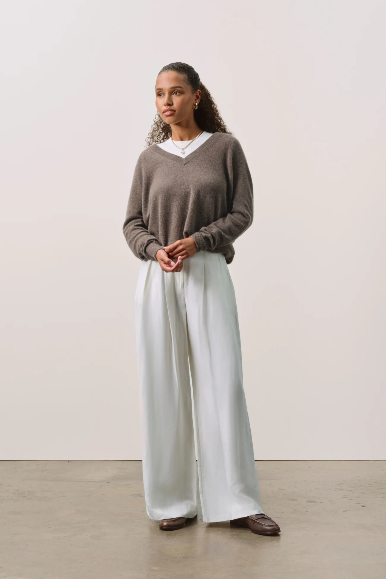 HARLYN CASHMERE V-NECK SWEATER - Image 33