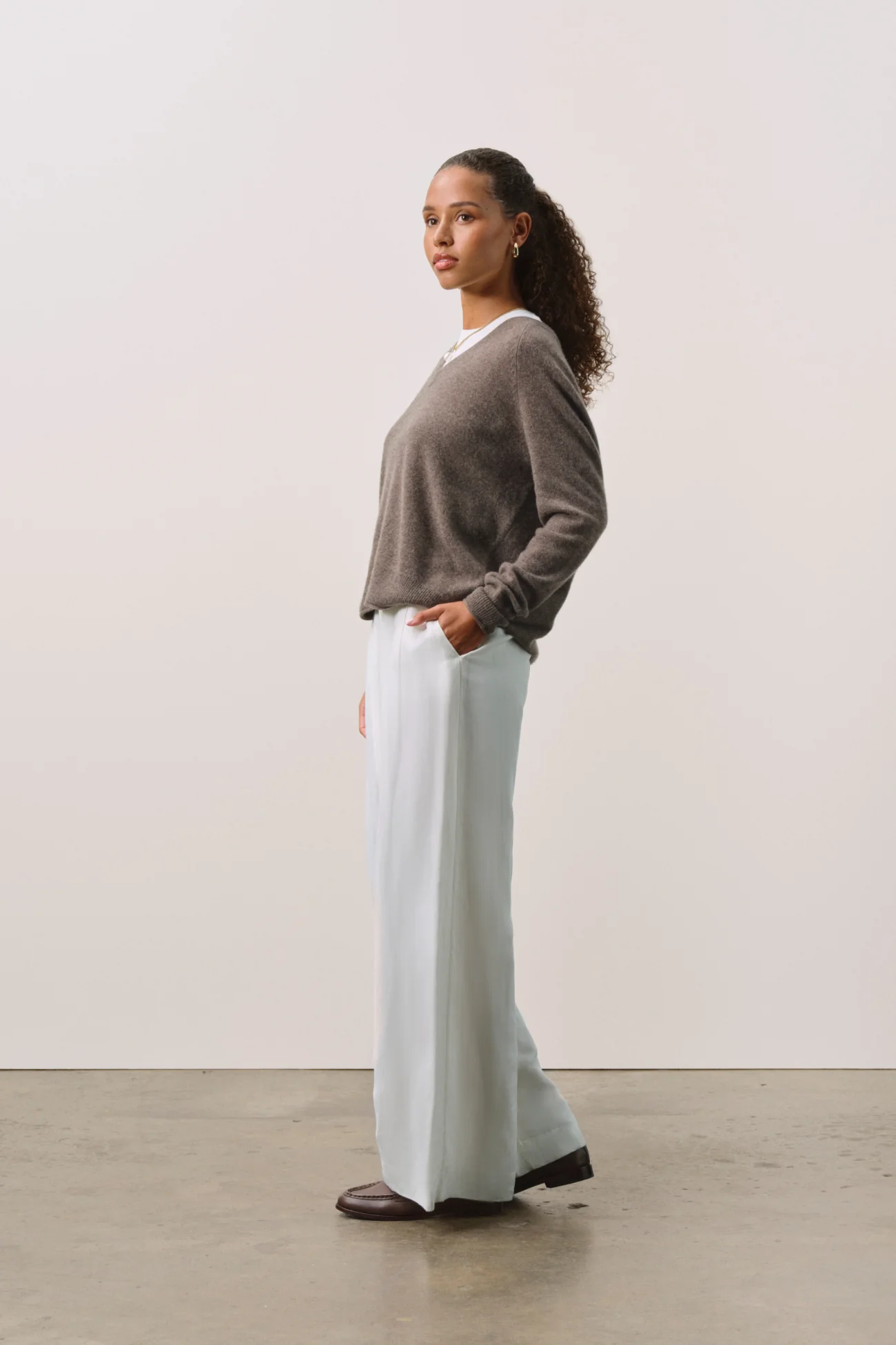 HARLYN CASHMERE V-NECK SWEATER - Image 35