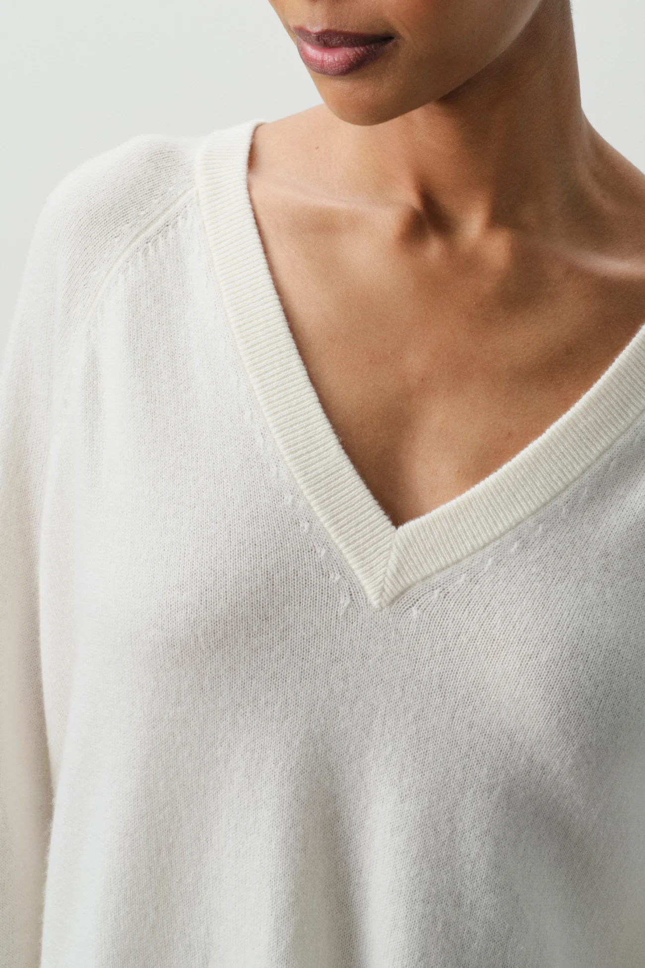 HARLYN CASHMERE V-NECK SWEATER - Image 5