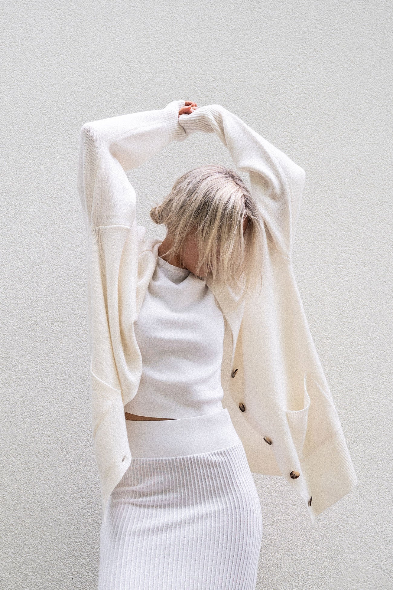 LILY BUTTON-UP CASHMERE CARDIGAN - Image 17