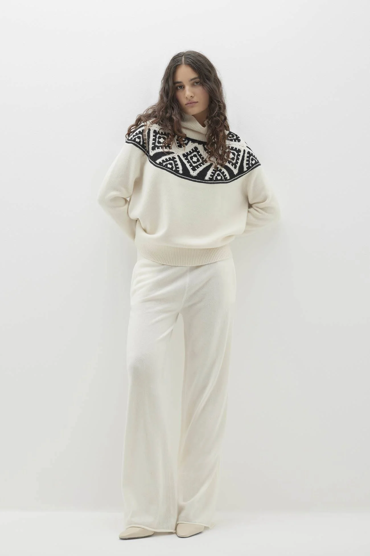 OONA CASHMERE BLEND TURTLENECK SWEATER - Image 3