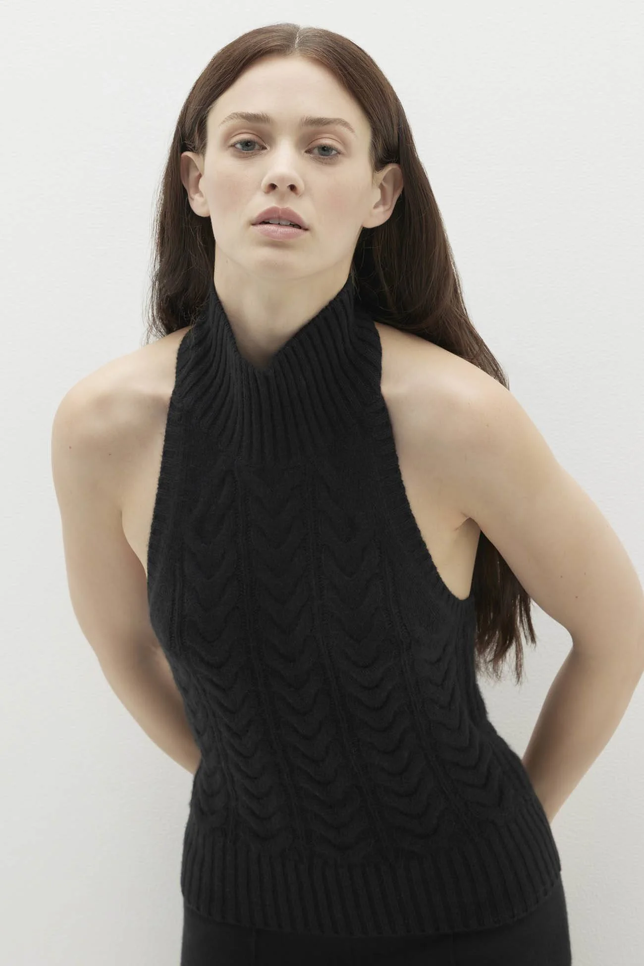 RUNA CABLE KNIT CASHMERE HALTER - Image 13