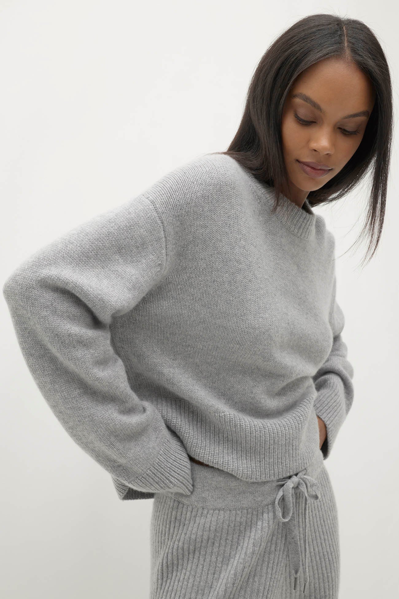 SLOANE CASHMERE CREWNECK SWEATER - Image 26