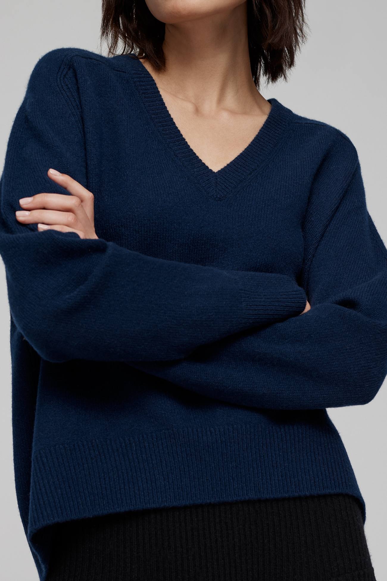 SYDNEY V-NECK CASHMERE SWEATER - Image 14