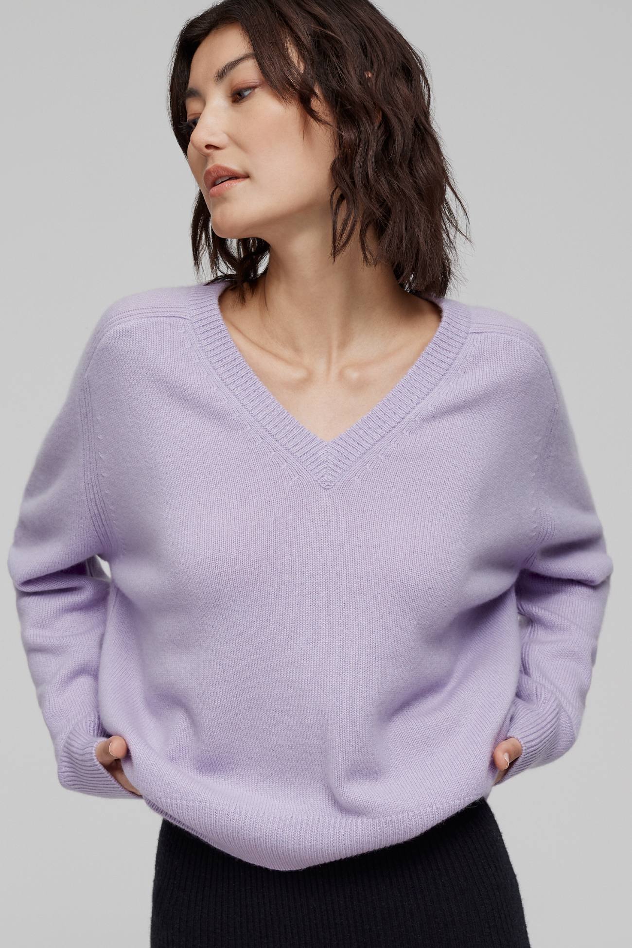 SYDNEY V-NECK CASHMERE SWEATER - Image 17