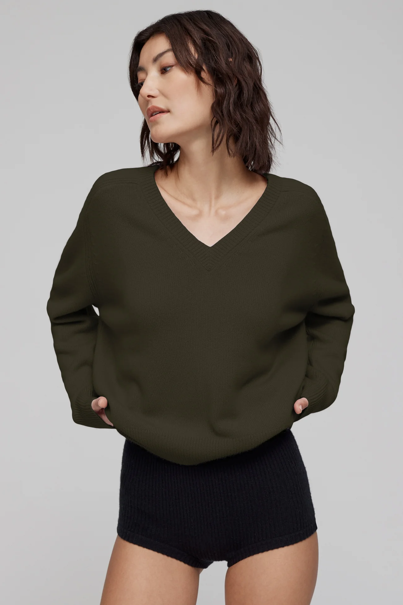 SYDNEY V-NECK CASHMERE SWEATER - Image 23