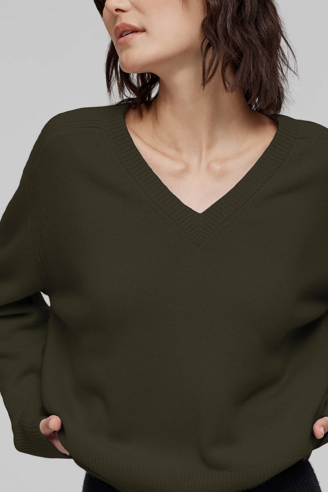 SYDNEY V-NECK CASHMERE SWEATER - Image 24