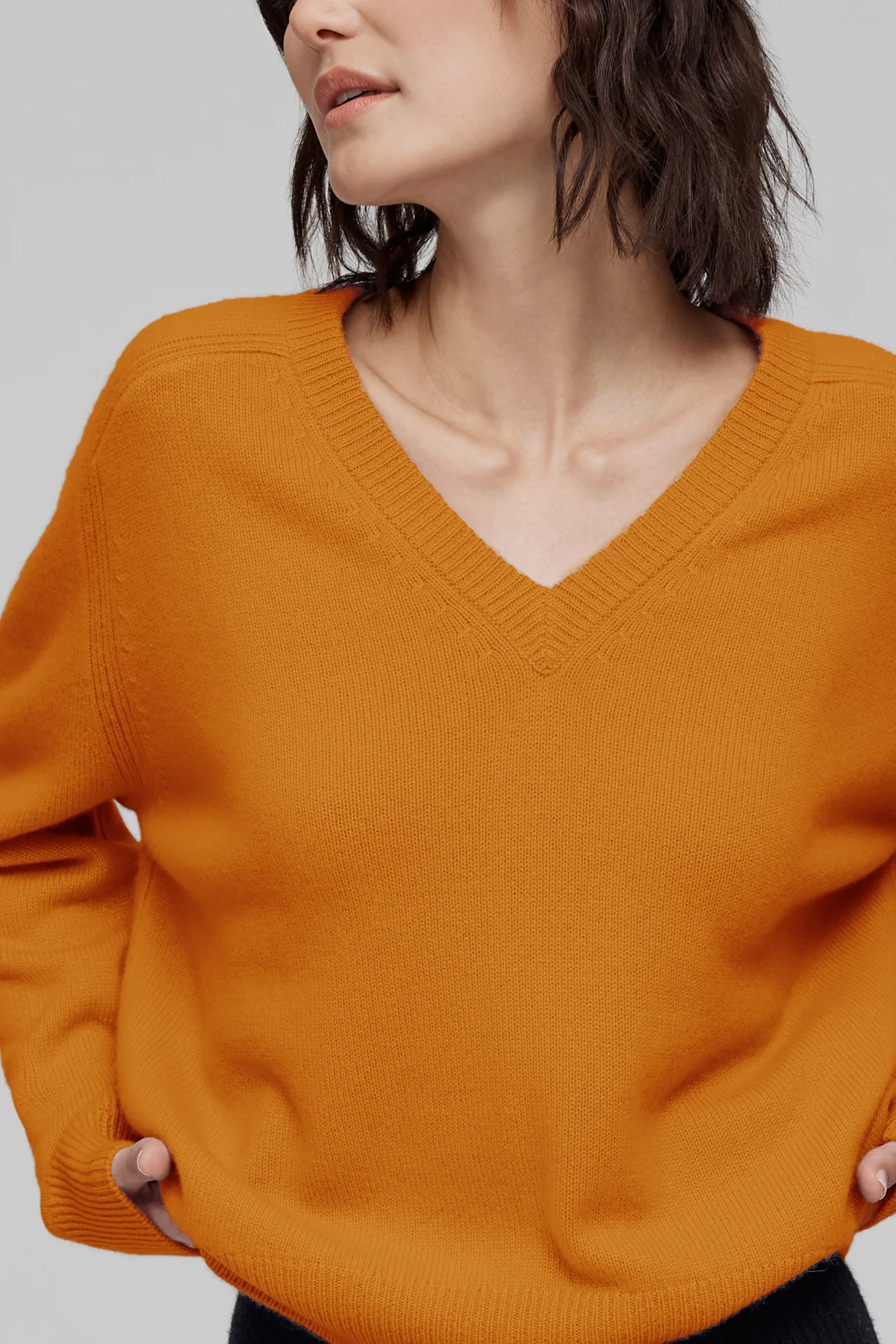 SYDNEY V-NECK CASHMERE SWEATER - Image 29