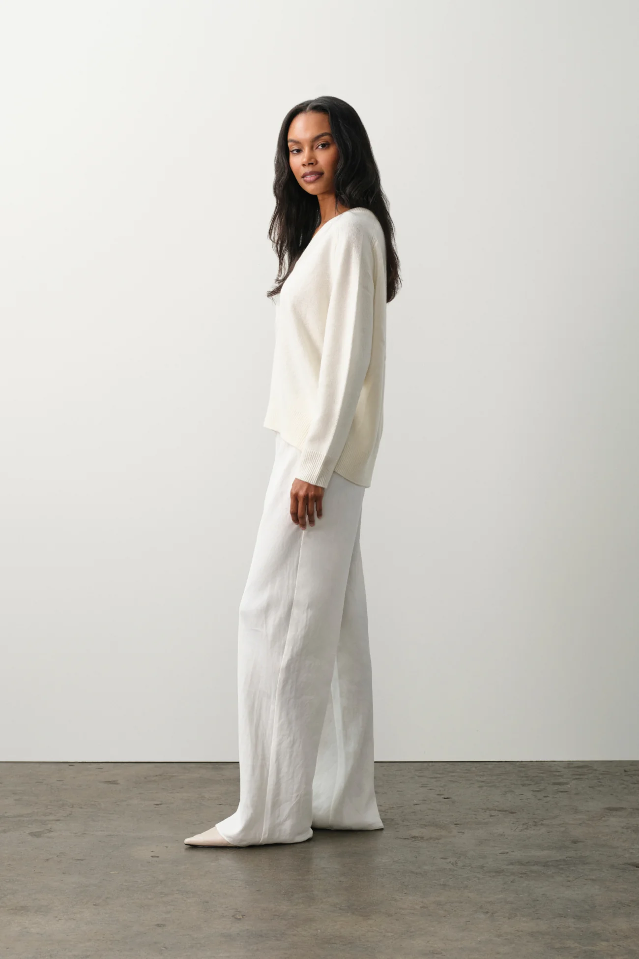 SYDNEY V-NECK CASHMERE SWEATER - Image 3