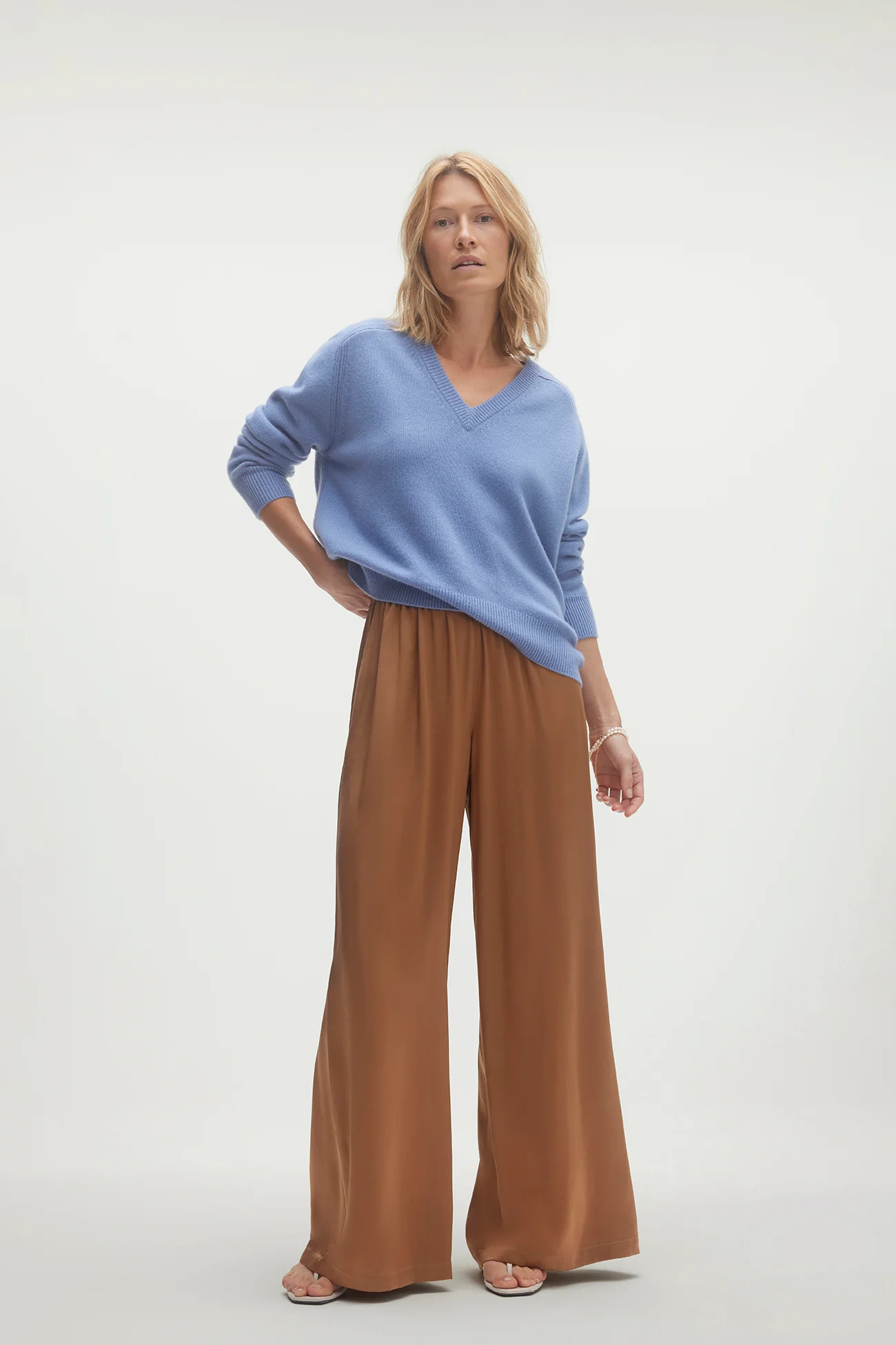 SYDNEY V-NECK CASHMERE SWEATER - Image 42