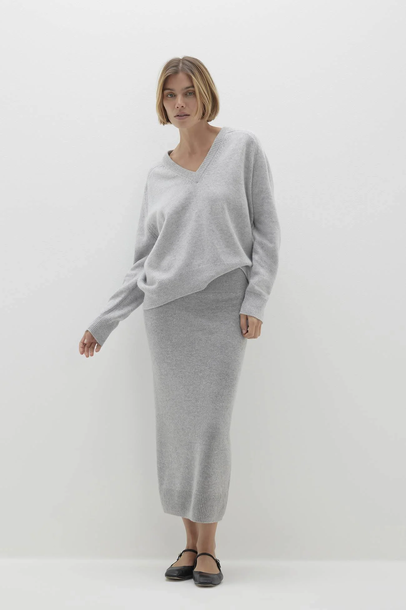 SYDNEY V-NECK CASHMERE SWEATER - Image 64