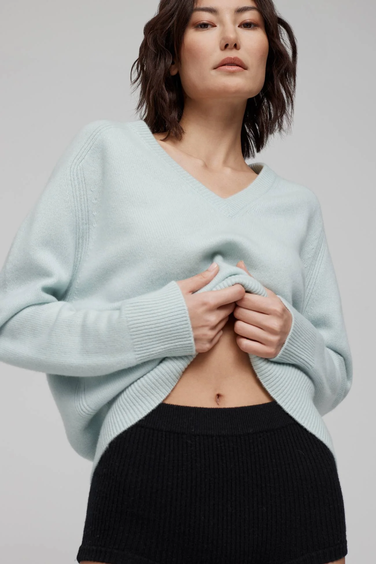 SYDNEY V-NECK CASHMERE SWEATER - Image 8