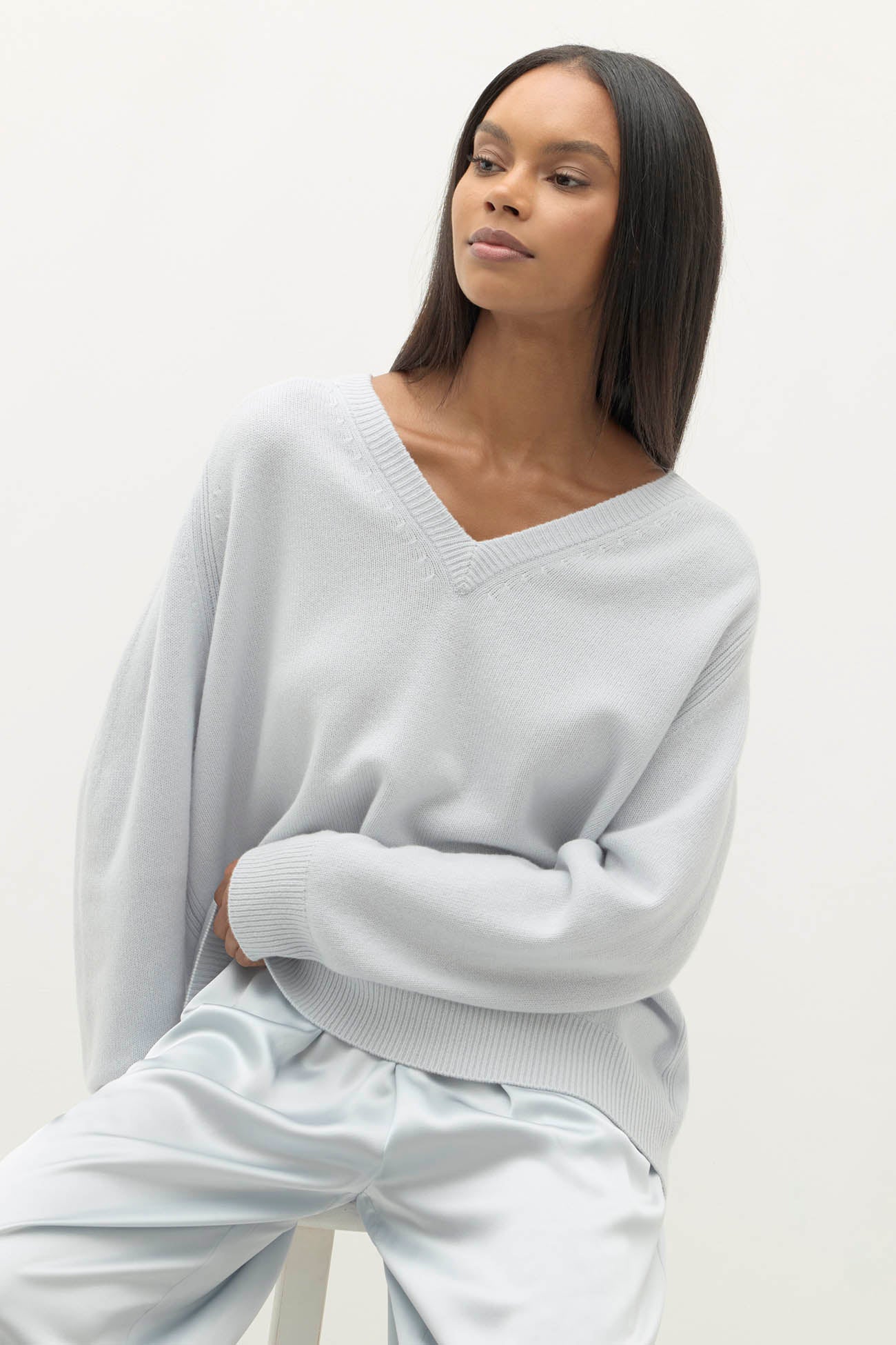 SYDNEY V-NECK CASHMERE SWEATER - Image 82