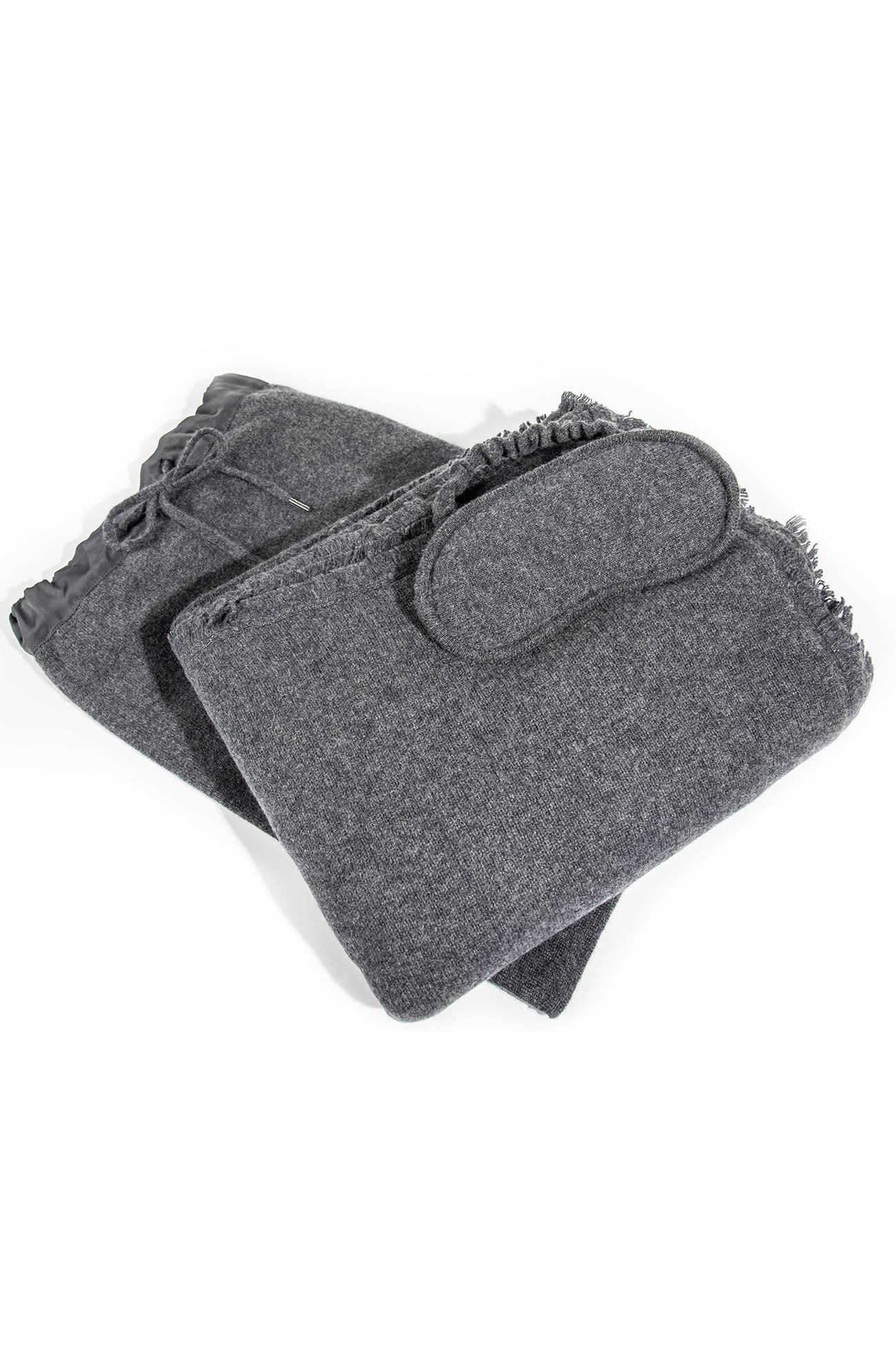 THE CASHMERE TRAVEL SET - Image 11
