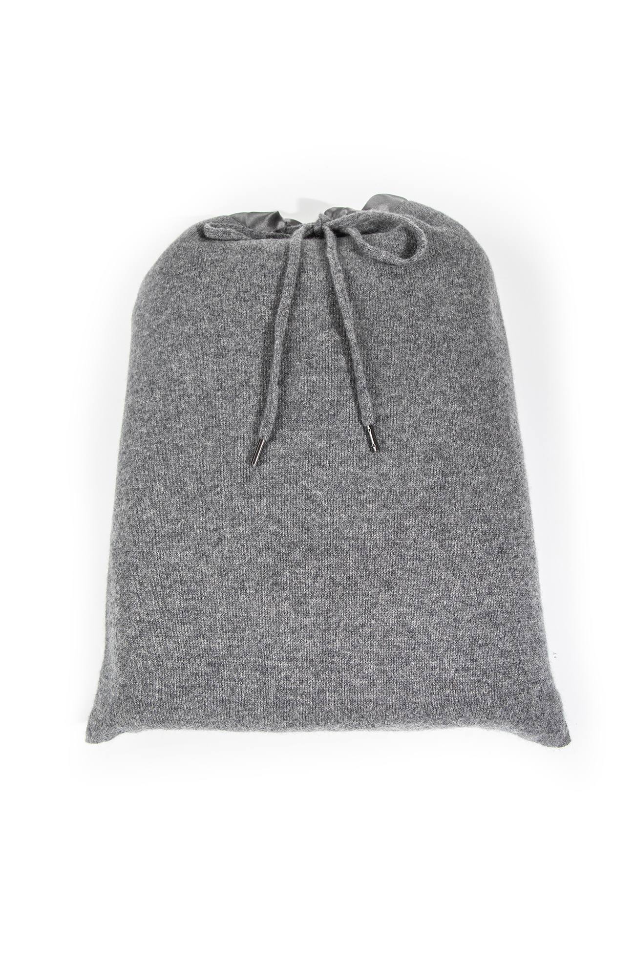 THE CASHMERE TRAVEL SET - Image 25